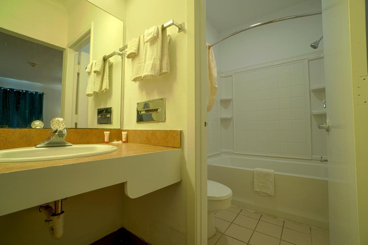 | OYO Hotel Kingsville - Hwy 77