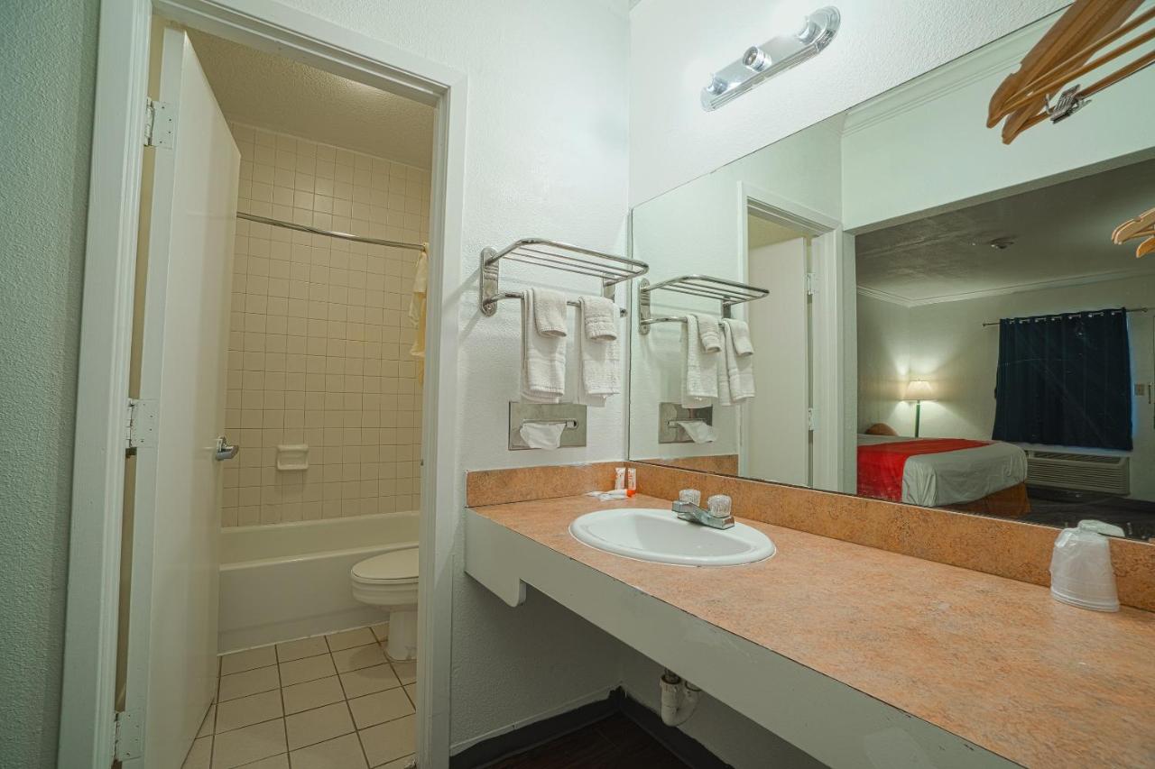 | OYO Hotel Kingsville - Hwy 77