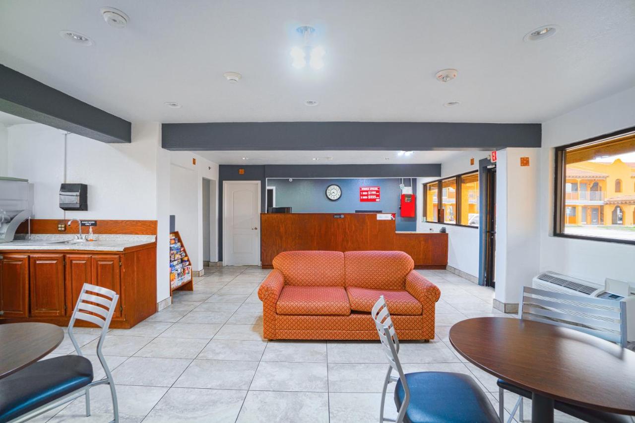 | OYO Hotel Kingsville - Hwy 77