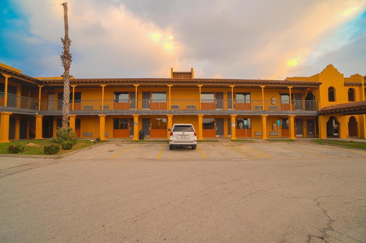 | OYO Hotel Kingsville - Hwy 77