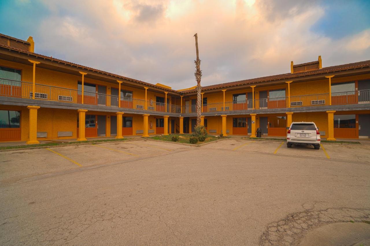 | OYO Hotel Kingsville - Hwy 77