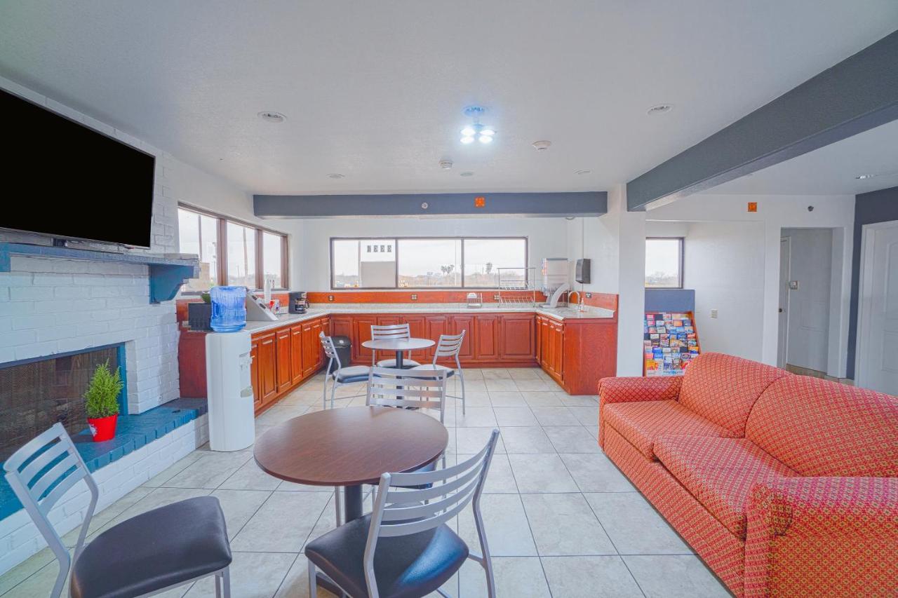 | OYO Hotel Kingsville - Hwy 77