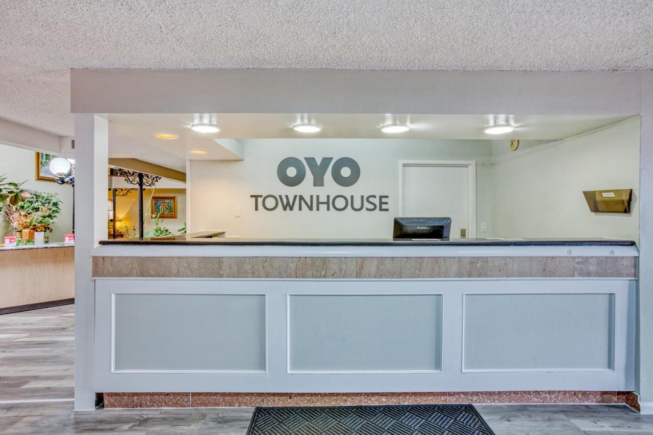  | OYO Townhouse Tulsa Woodland Hills