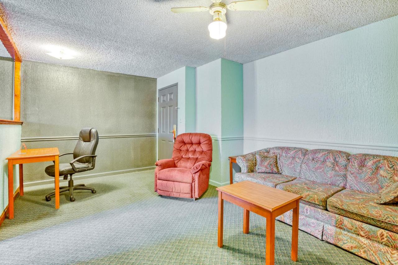  | OYO Townhouse Tulsa Woodland Hills