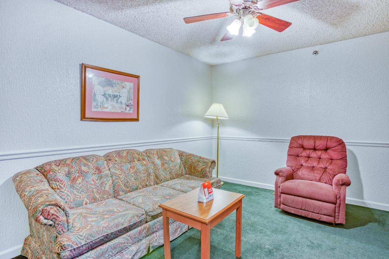  | OYO Townhouse Tulsa Woodland Hills
