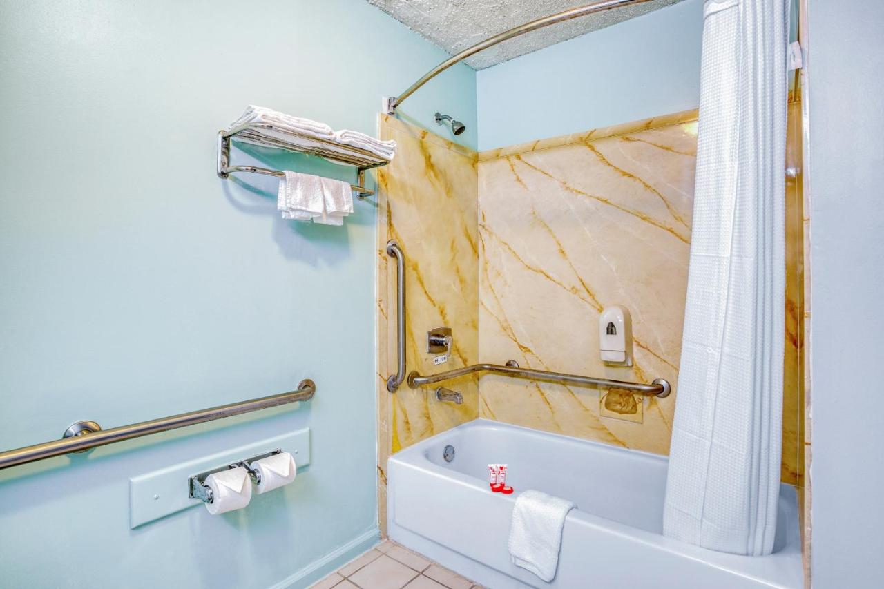  | OYO Townhouse Tulsa Woodland Hills