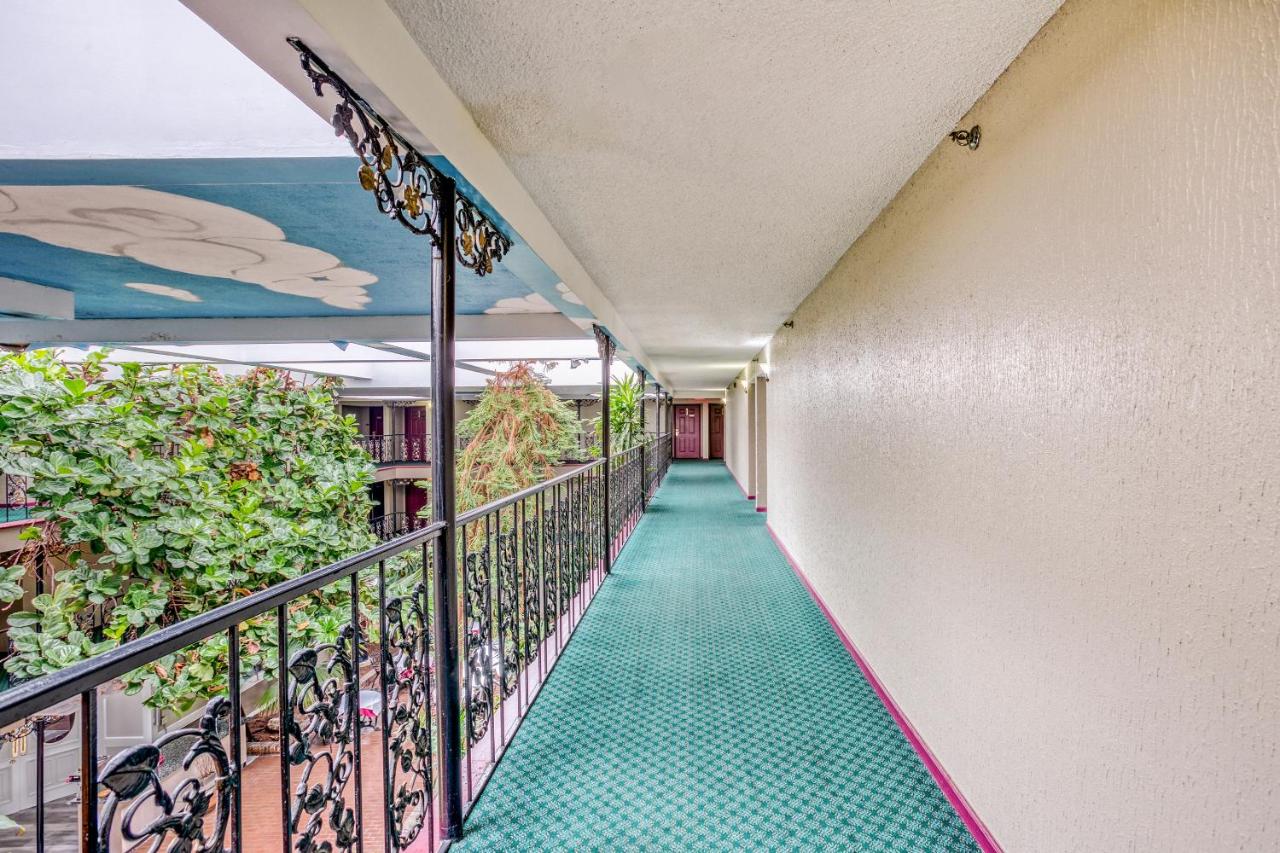  | OYO Townhouse Tulsa Woodland Hills