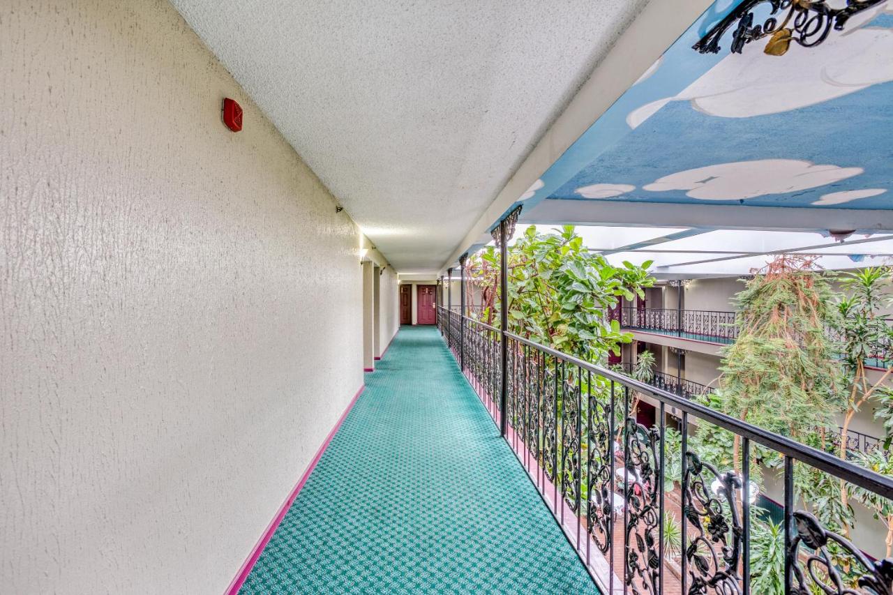  | OYO Townhouse Tulsa Woodland Hills