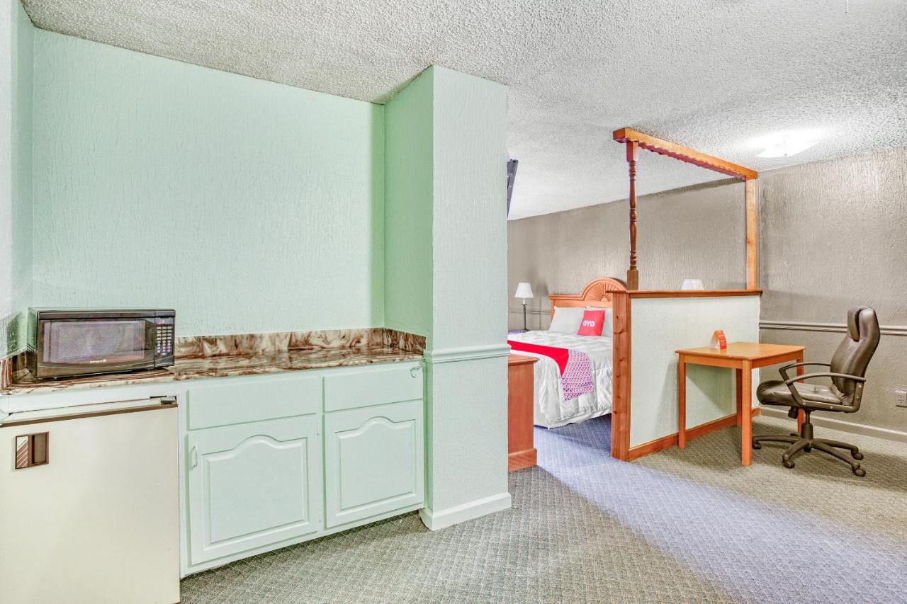  | OYO Townhouse Tulsa Woodland Hills