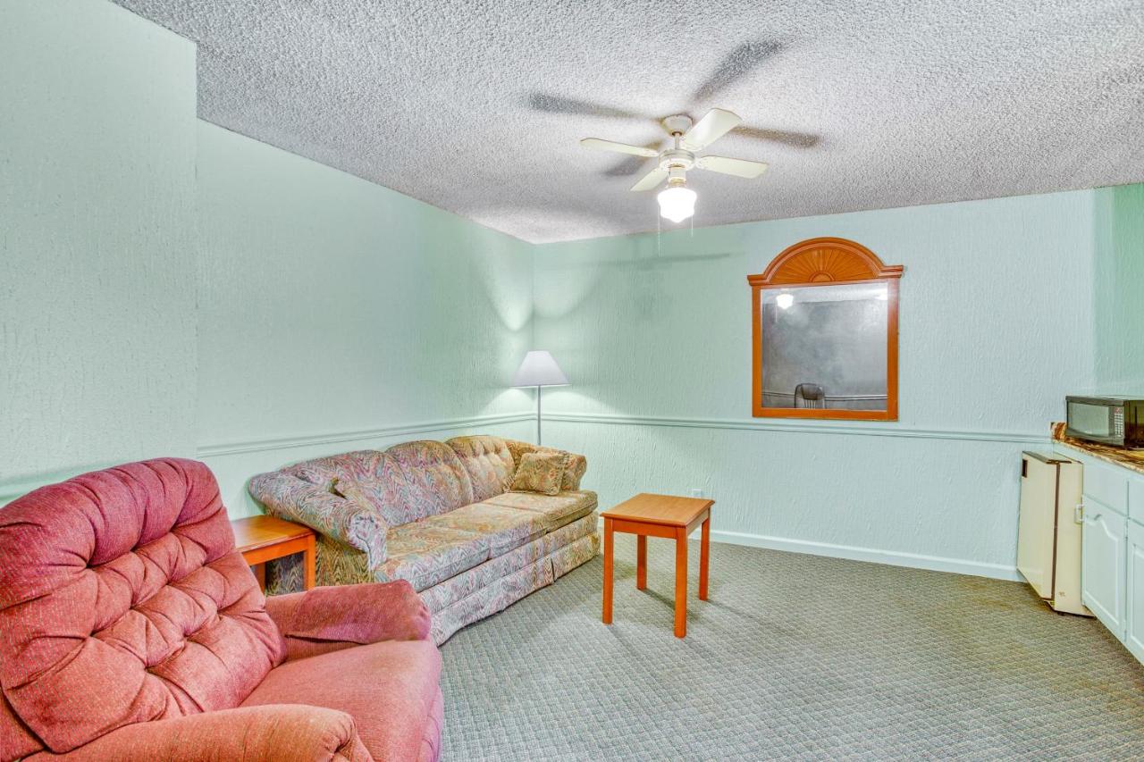  | OYO Townhouse Tulsa Woodland Hills