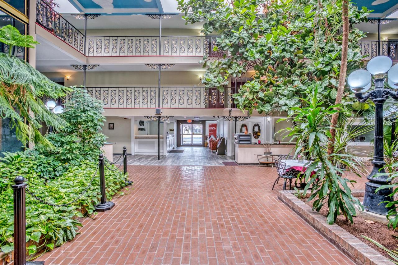  | OYO Townhouse Tulsa Woodland Hills