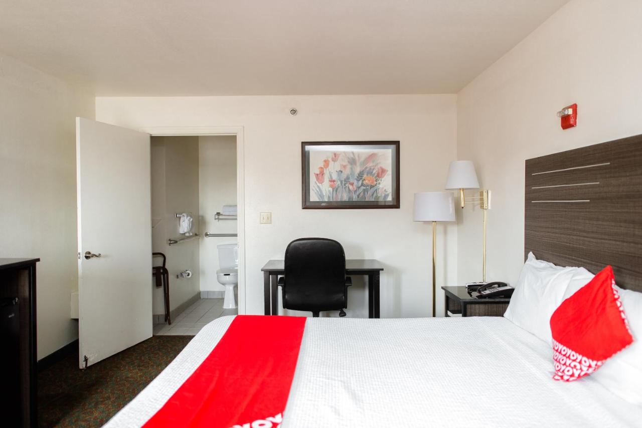 King Room at OYO Hotel Wichita Falls I-44 Sheppard Airforce