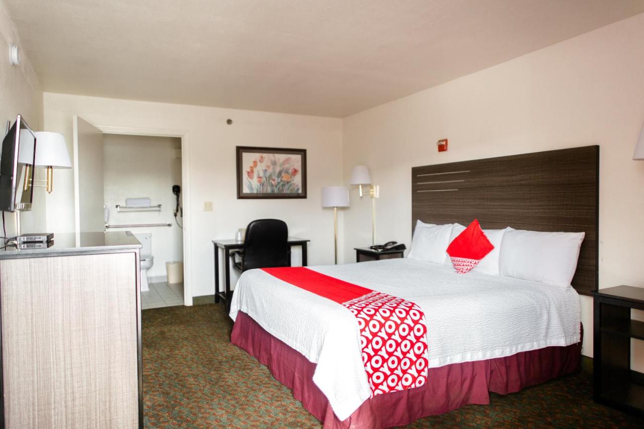 King Room at OYO Hotel Wichita Falls I-44 Sheppard Airforce