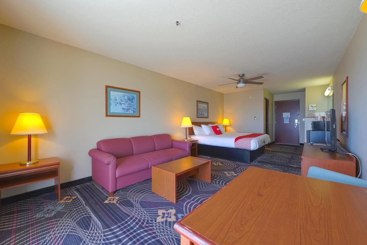 King Suite with Balcony - Ocean View at Siletz Bay Beachfront Hotel by OYO Lincoln City