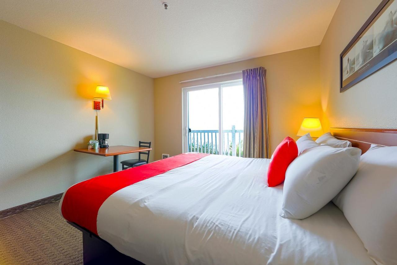 King Room with Balcony - Ocean View at Siletz Bay Beachfront Hotel by OYO Lincoln City