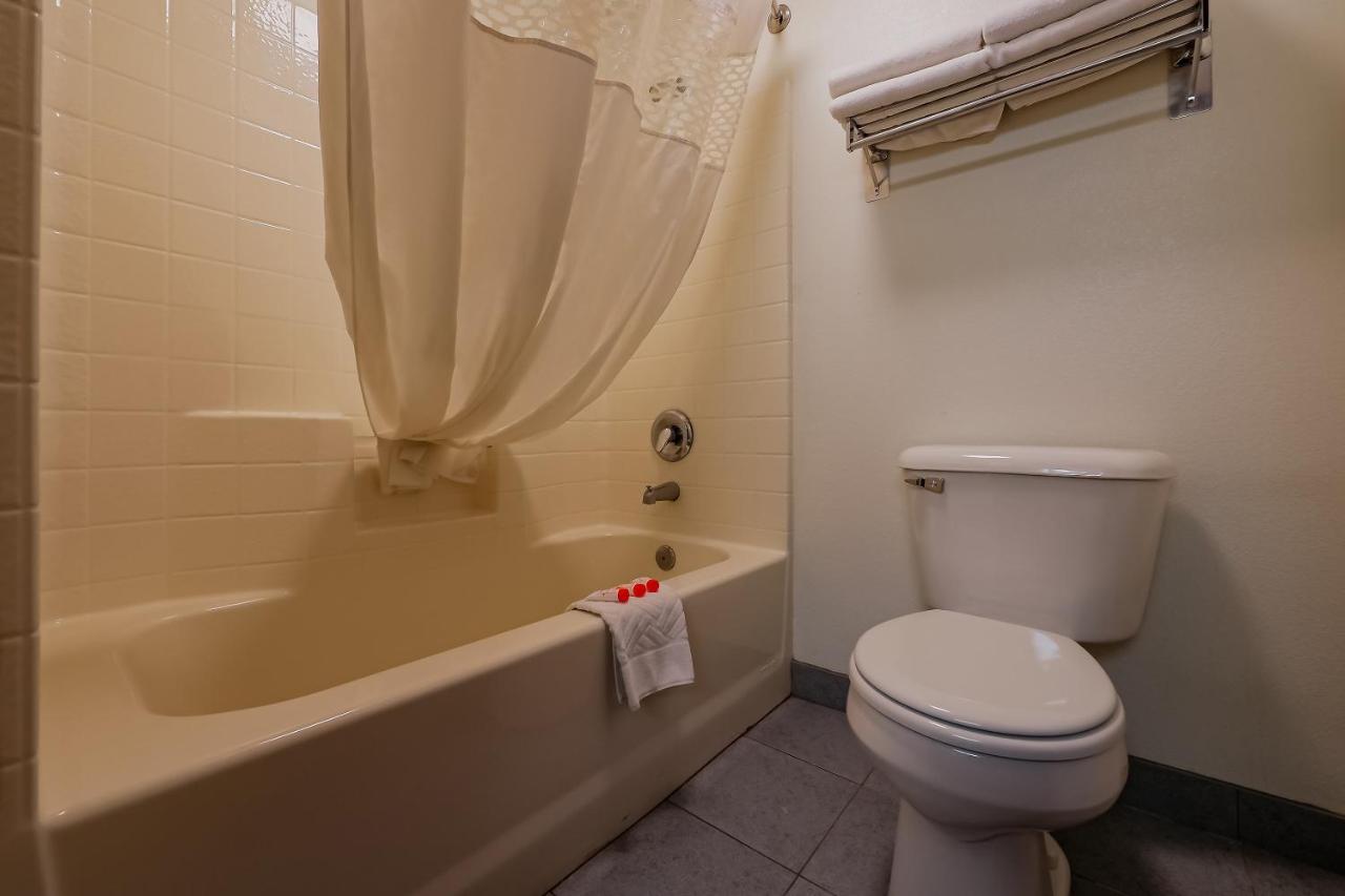Double Queen Room - Ocean View (Pet Friendly) at Siletz Bay Beachfront Hotel by OYO Lincoln City