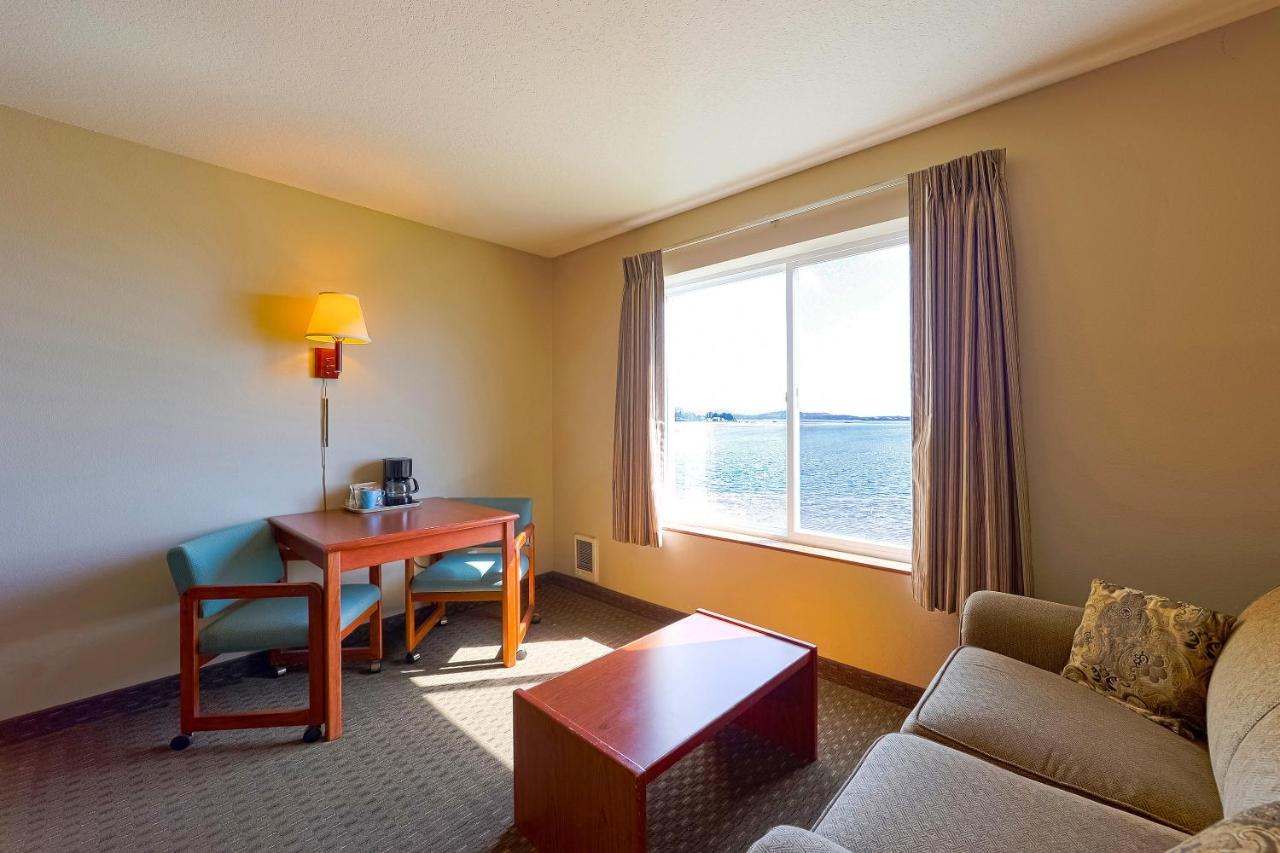 Double Queen Room - Bay view at Siletz Bay Beachfront Hotel by OYO Lincoln City