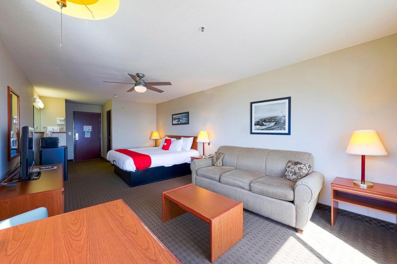 King Room - Bay view (Pet Friendly) at Siletz Bay Beachfront Hotel by OYO Lincoln City