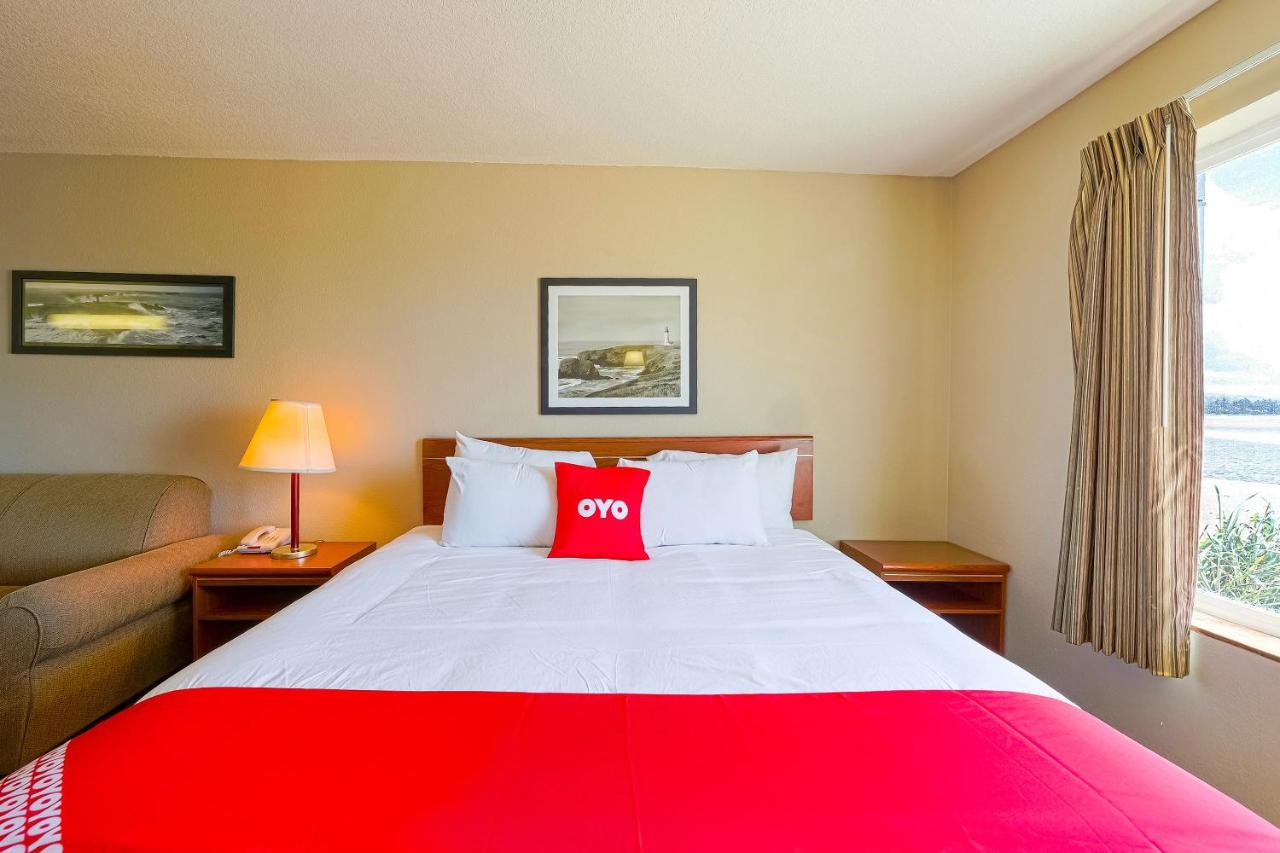 Premium King Room with Jetted Tub - Bay view at Siletz Bay Beachfront Hotel by OYO Lincoln City
