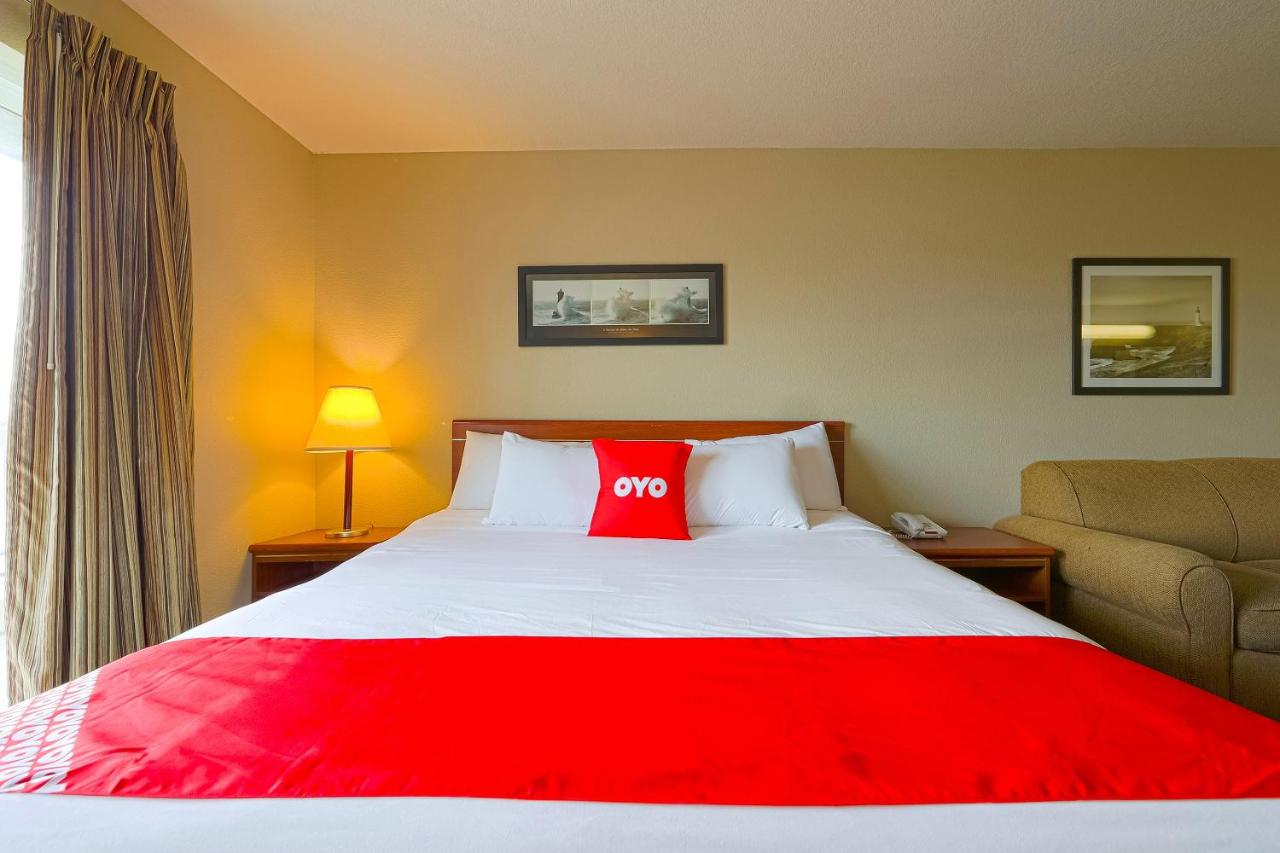 King Room with Balcony - Ocean View at Siletz Bay Beachfront Hotel by OYO Lincoln City