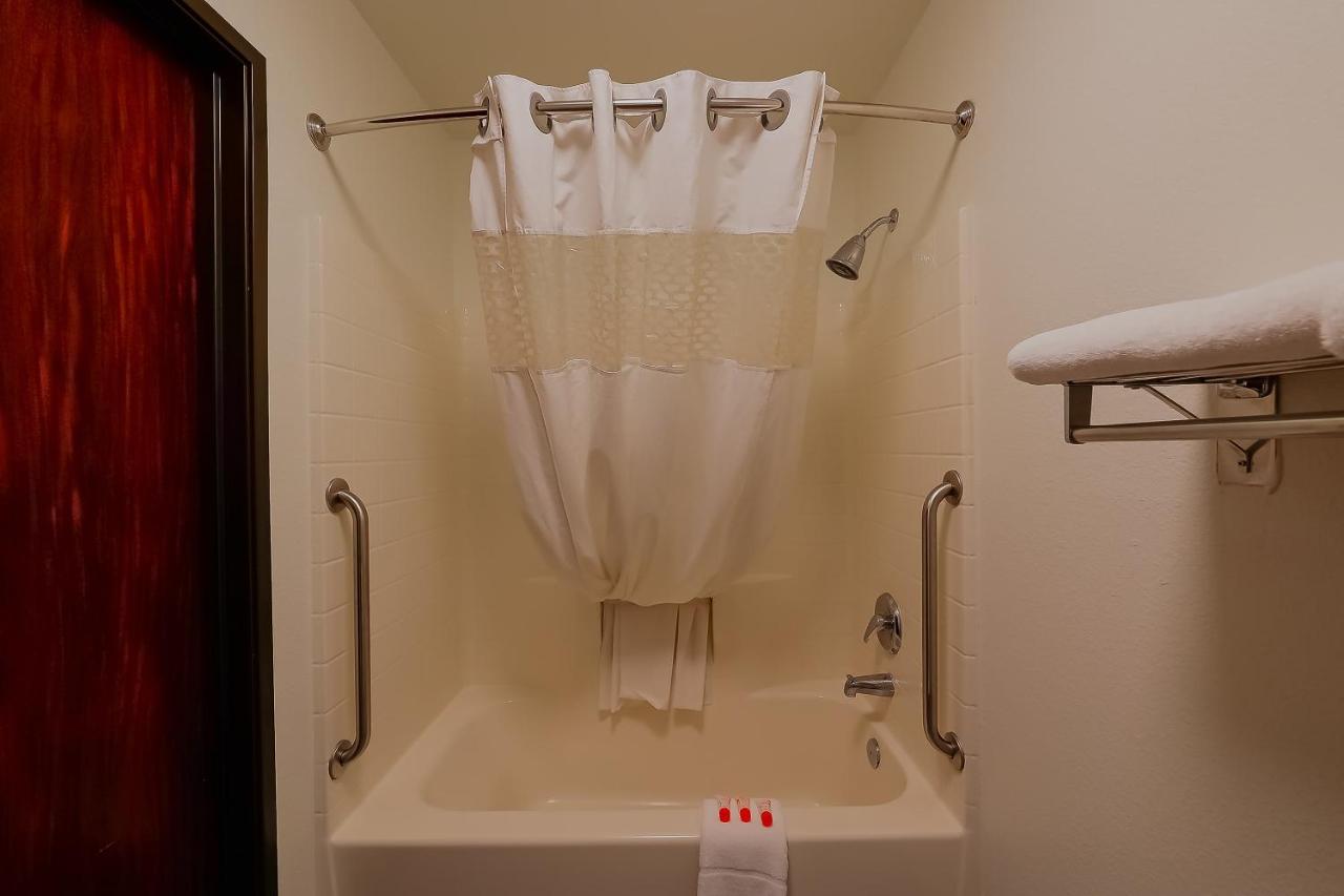 Queen Bed Accessible with Ocean View at Siletz Bay Beachfront Hotel by OYO Lincoln City