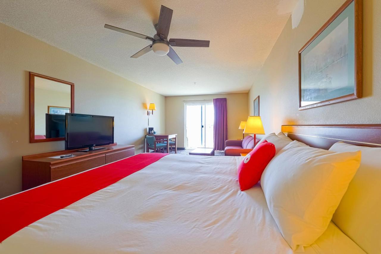 King Suite with Balcony - Ocean View at Siletz Bay Beachfront Hotel by OYO Lincoln City