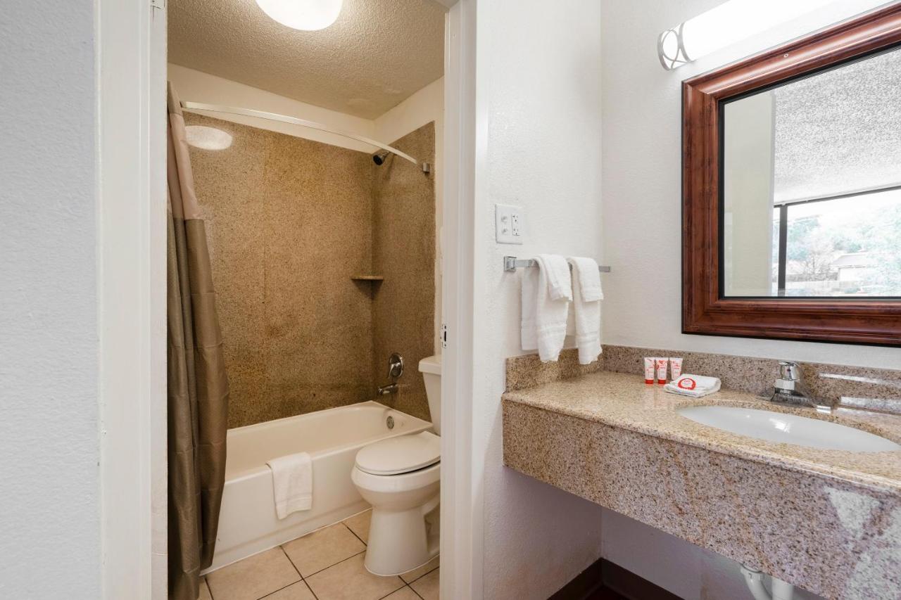 | OYO Hotel Bossier City LA - Red River