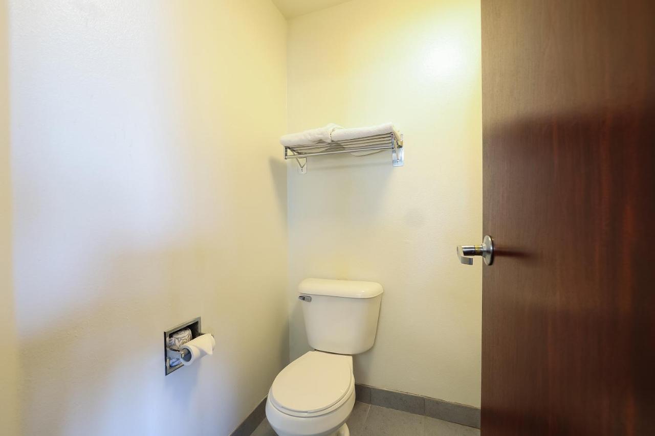 King Suite with Balcony - Ocean view (Pet Friendly) at Siletz Bay Beachfront Hotel by OYO Lincoln City