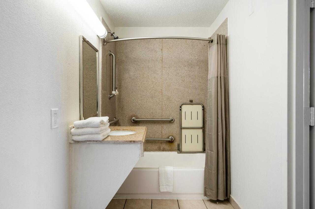 | OYO Hotel Bossier City LA - Red River