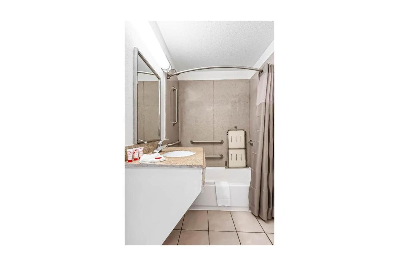 | OYO Hotel Bossier City LA - Red River