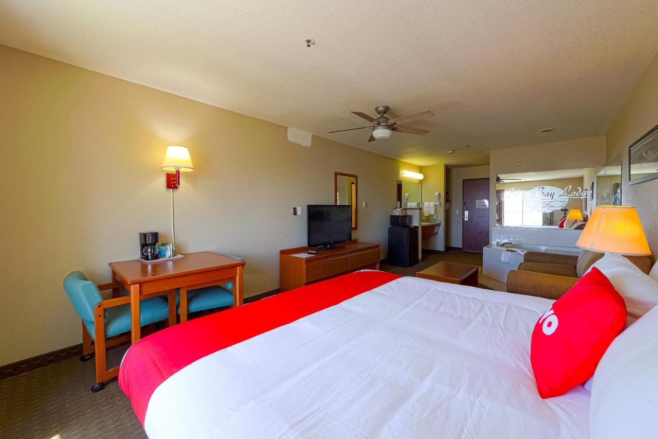 Premium King Room with Jetted Tub - Bay view at Siletz Bay Beachfront Hotel by OYO Lincoln City