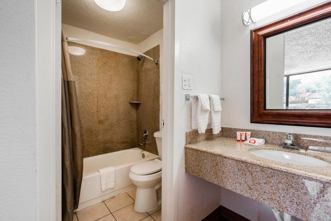 | OYO Hotel Bossier City LA - Red River