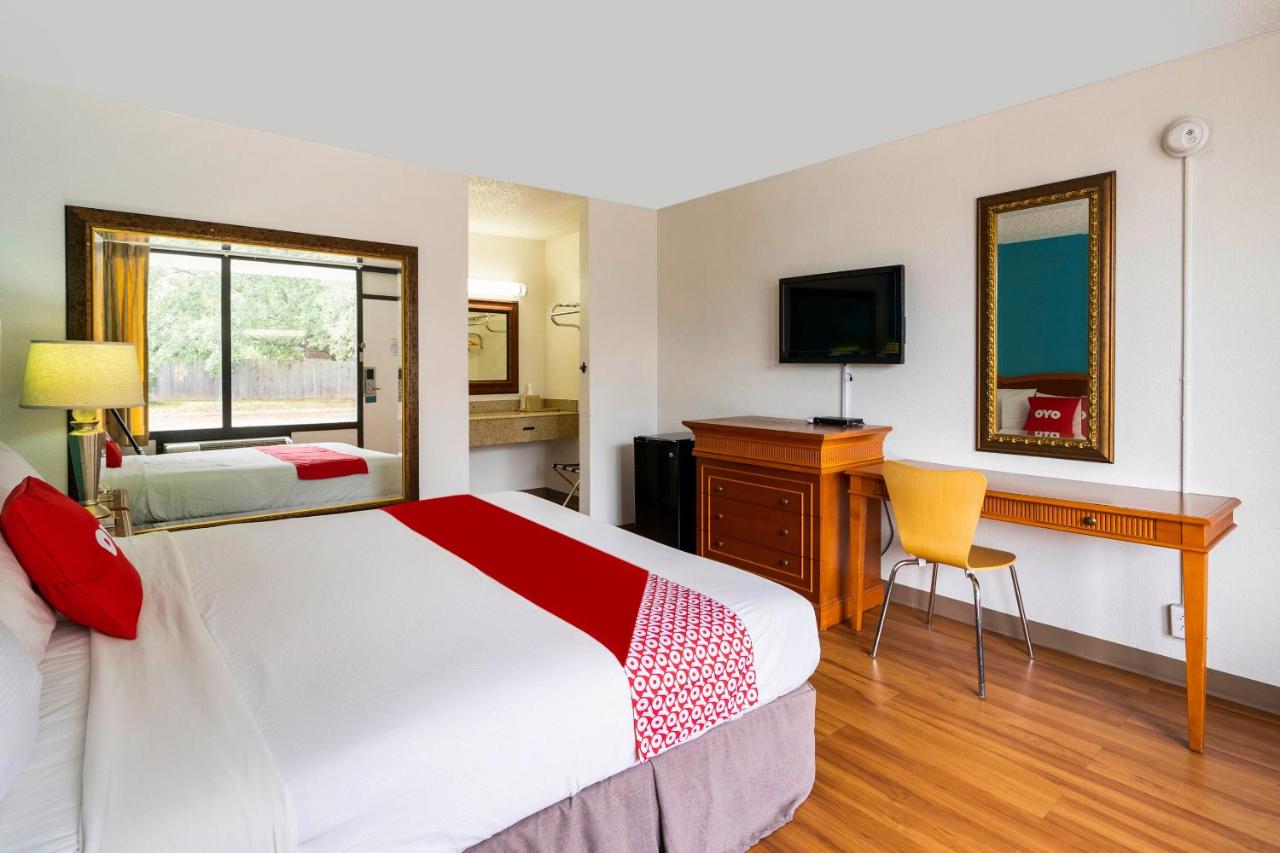 | OYO Hotel Bossier City LA - Red River