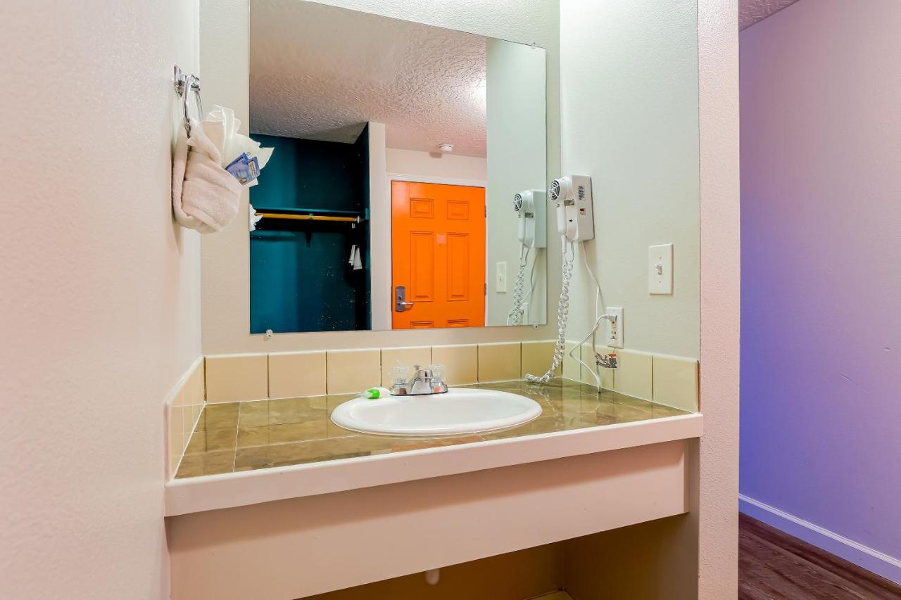 Premium King Bed with Kitchenette at Coast River Inn by OYO Seaside