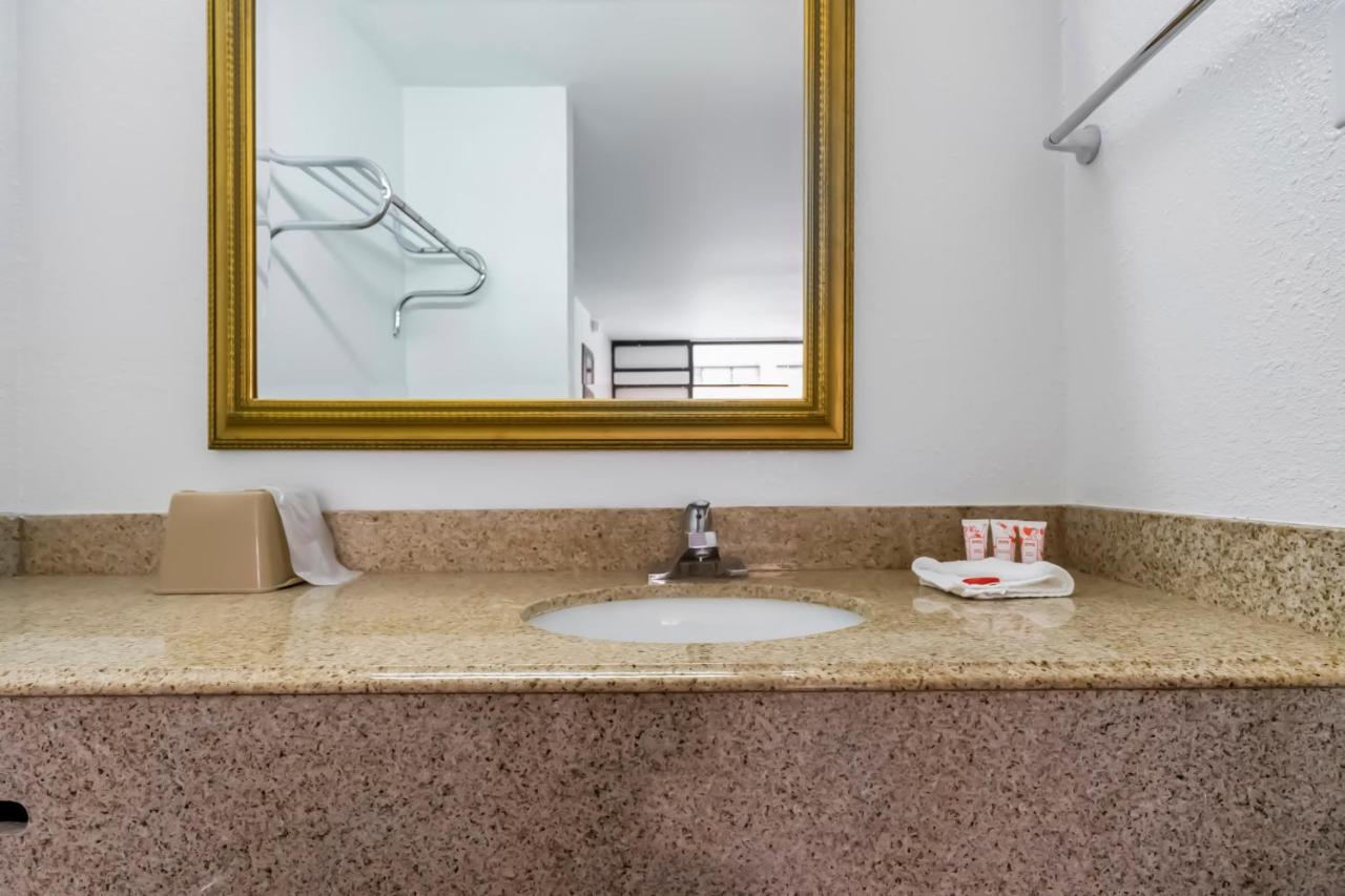 | OYO Hotel Bossier City LA - Red River