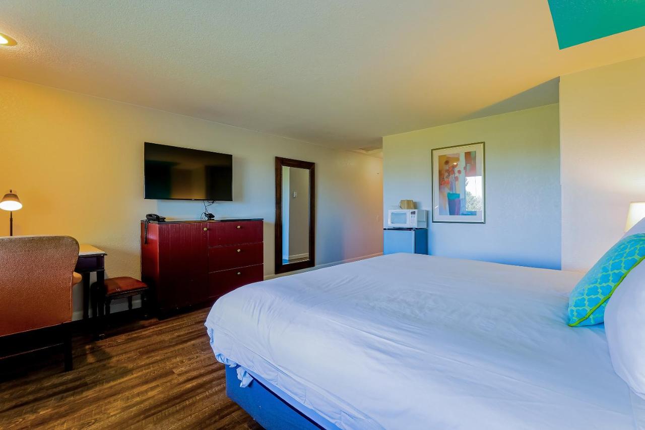 King Bed with River View at Coast River Inn by OYO Seaside