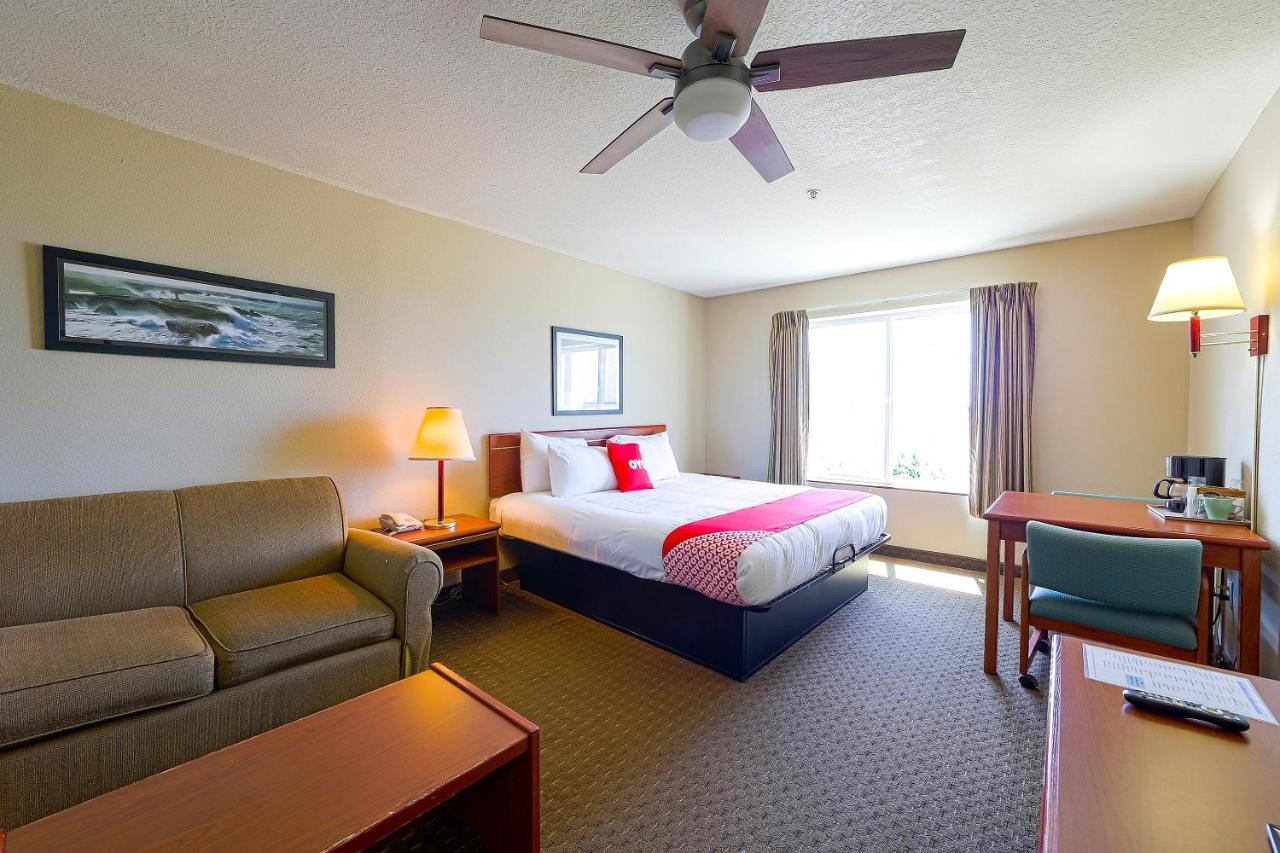 Premium King Room with Jetted Tub - Bay view at Siletz Bay Beachfront Hotel by OYO Lincoln City