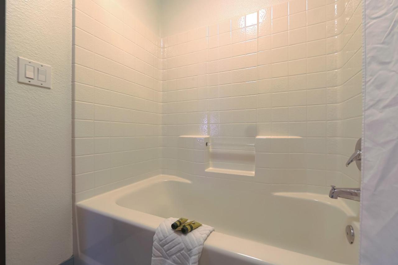 Double Queen Room - Bay view at Siletz Bay Beachfront Hotel by OYO Lincoln City