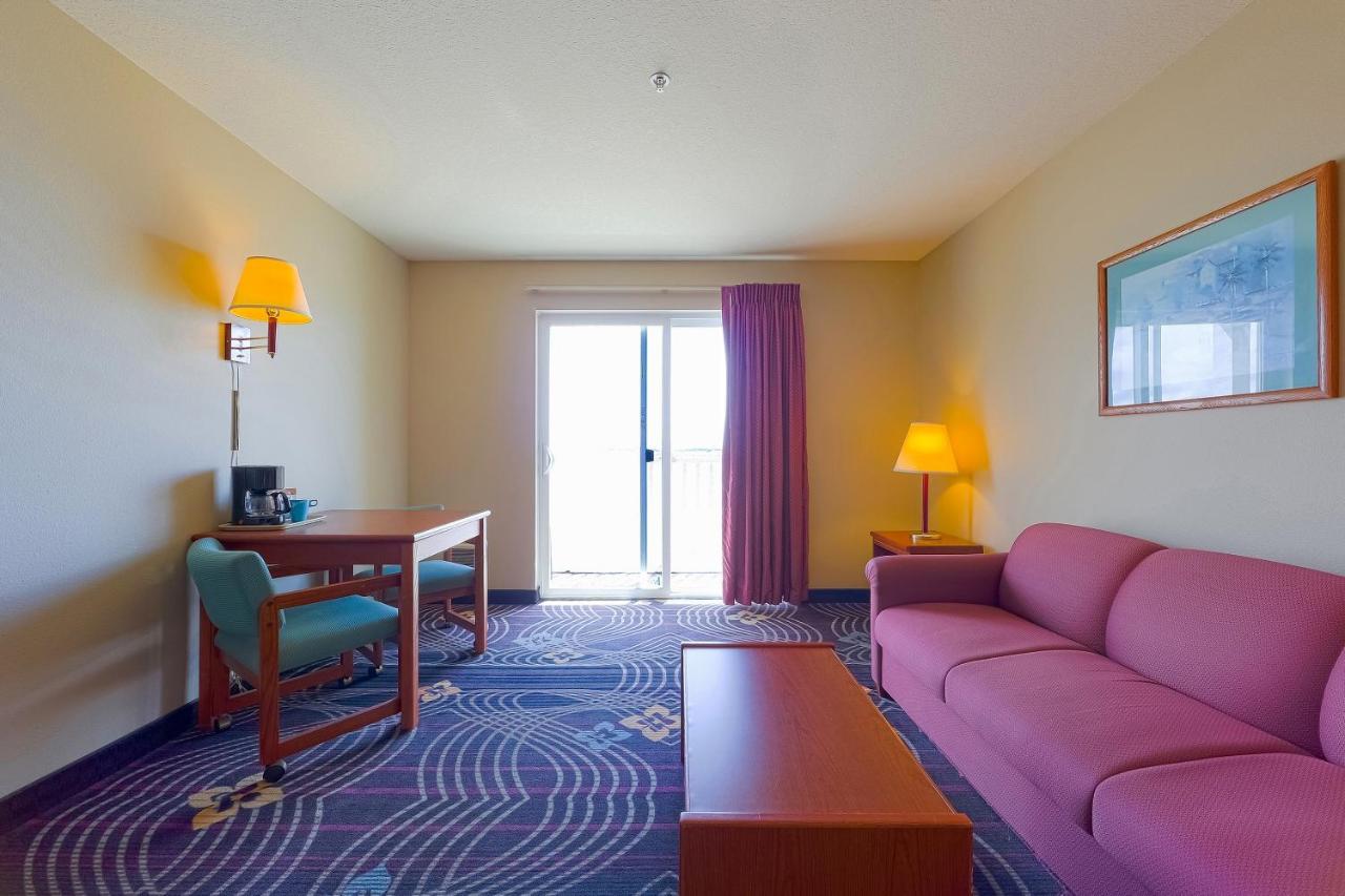King Suite with Balcony - Ocean view (Pet Friendly) at Siletz Bay Beachfront Hotel by OYO Lincoln City