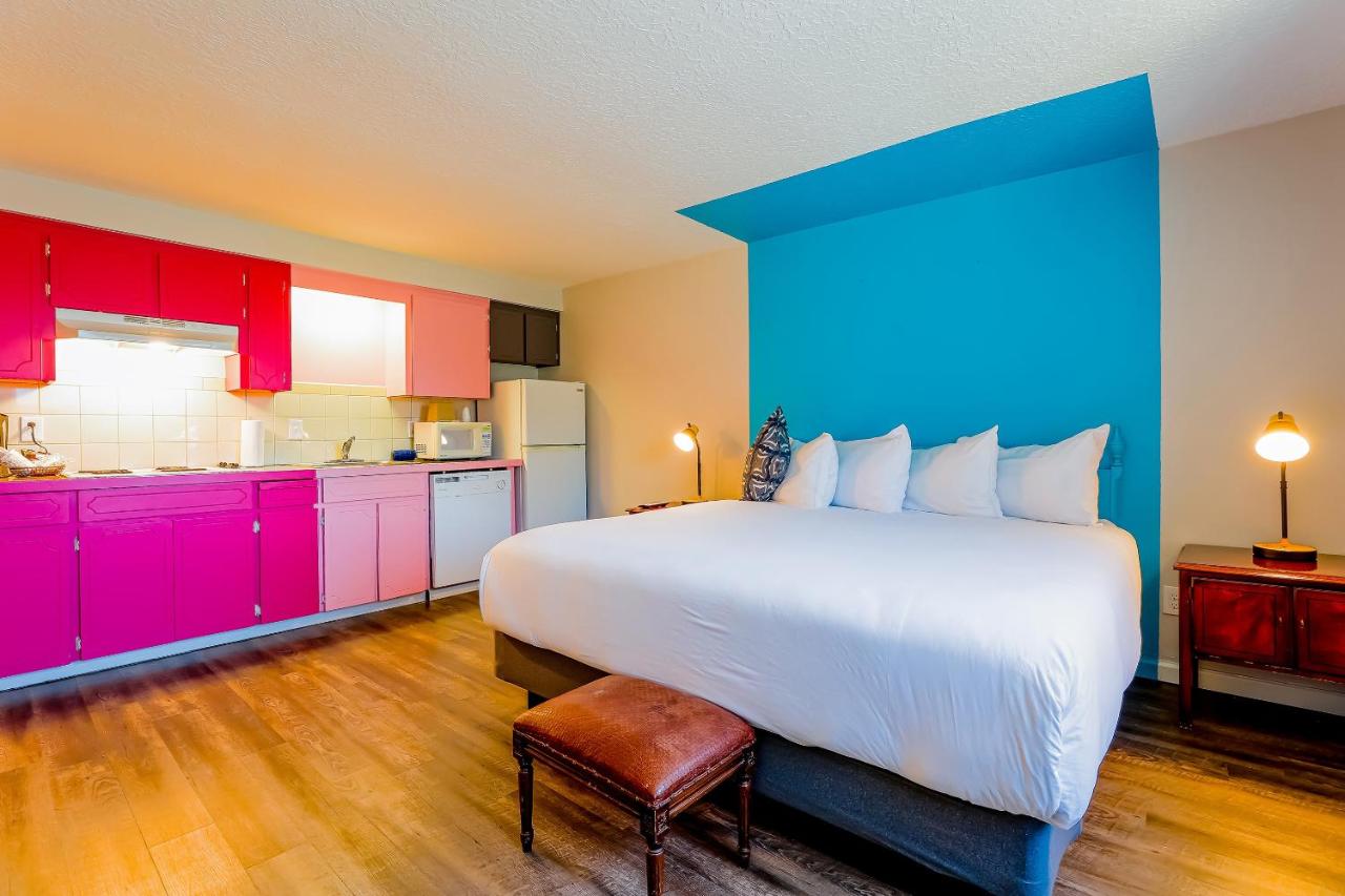 Premium King Bed with Kitchenette at Coast River Inn by OYO Seaside
