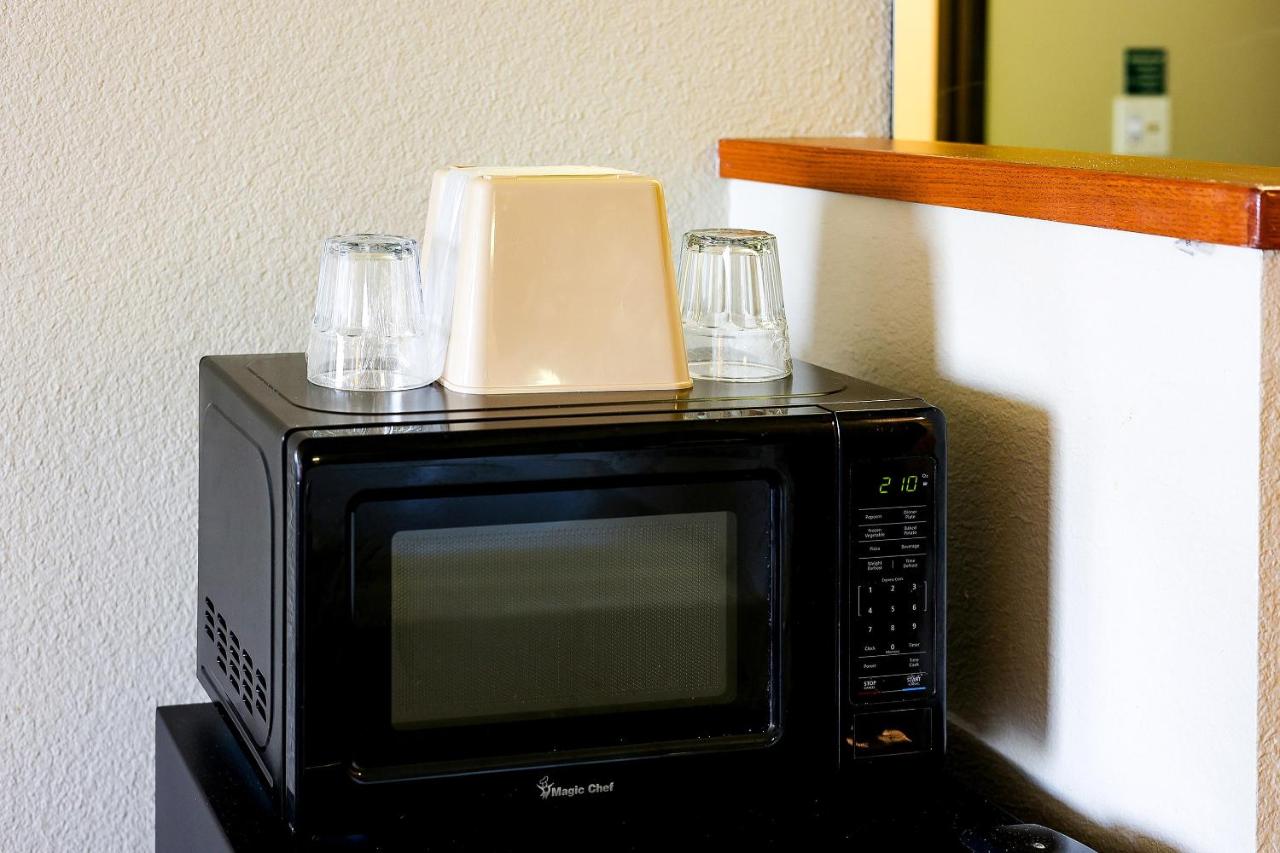 Premium King Room with Jetted Tub - Bay view at Siletz Bay Beachfront Hotel by OYO Lincoln City