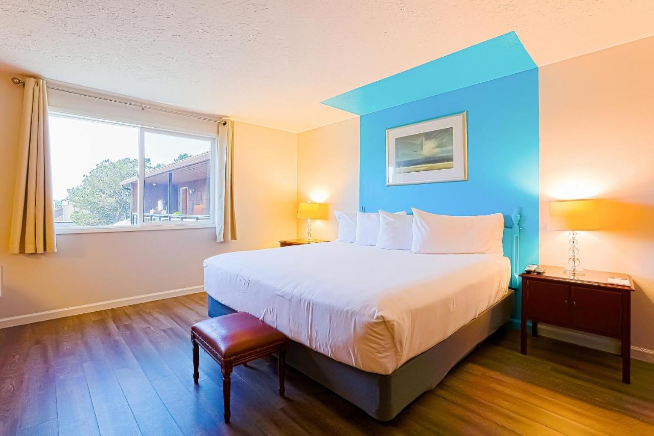 King Room at Coast River Inn by OYO Seaside