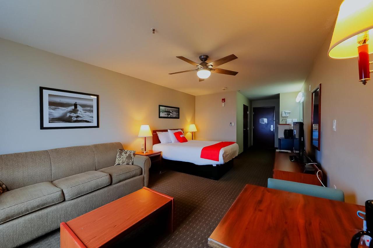 Queen Room Accessible - Bay view (Pet Friendly) at Siletz Bay Beachfront Hotel by OYO Lincoln City