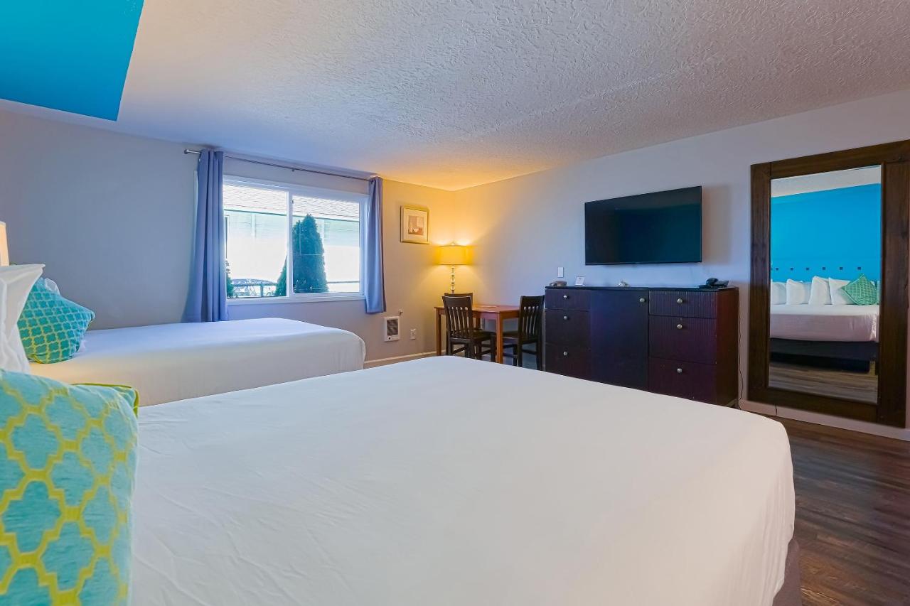 Premium 2 Queen Bed with Kitchenette at Coast River Inn by OYO Seaside