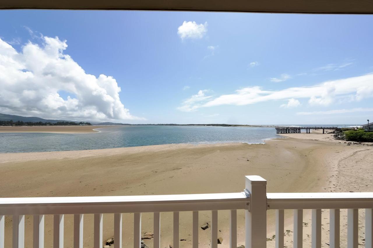 Luxurious King Suite with Jetted Tub and Balcony- Ocean view at Siletz Bay Beachfront Hotel by OYO Lincoln City