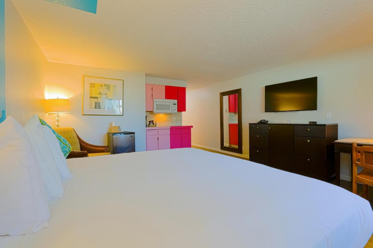 | Coast River Inn by OYO Seaside