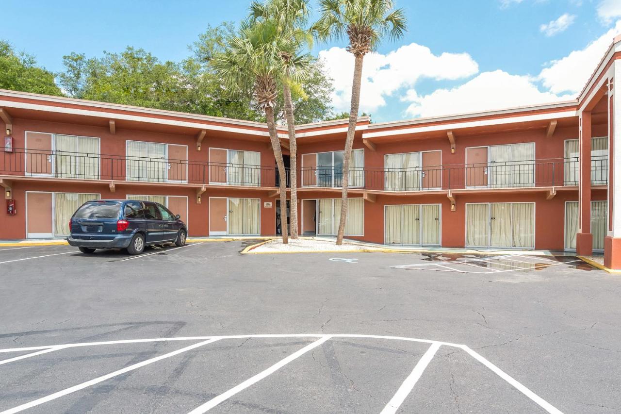 | OYO Hotel Mustang Silver Spring FL