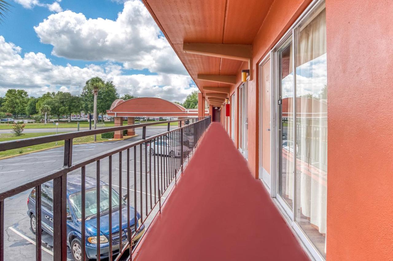 | OYO Hotel Mustang Silver Spring FL