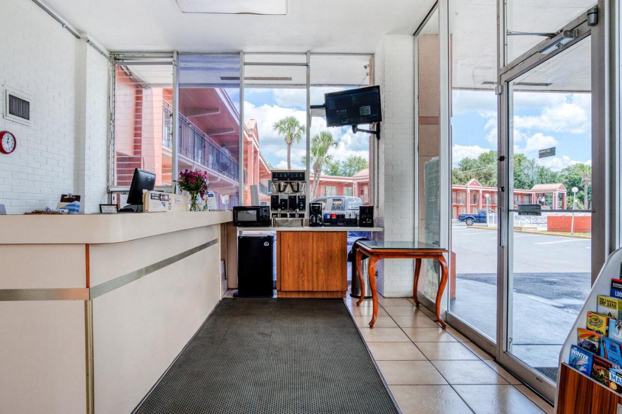 | OYO Hotel Mustang Silver Spring FL