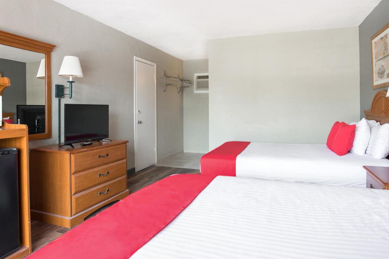 | OYO Hotel Mustang Silver Spring FL